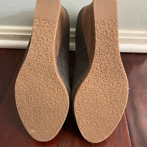 Express Women’s Gray Suede Wedge Booties Size 8.5 - Picture 6 of 14